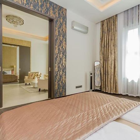 The Opulent Oasis By Newave Apartment Budapest Luaran gambar