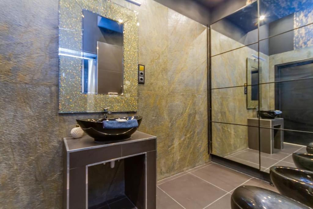 The Opulent Oasis By Newave Apartment Budapest Luaran gambar